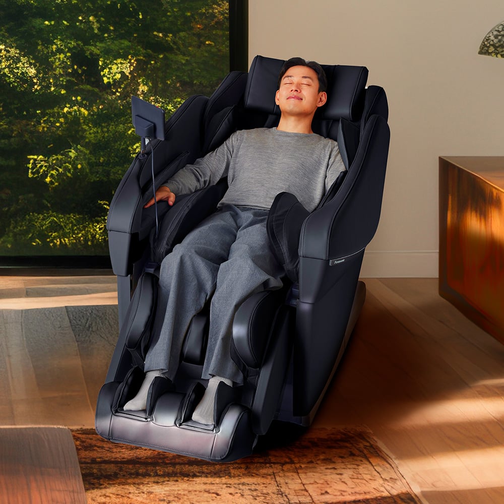 Panasonic-MAN1-Black-Model Lifestyle