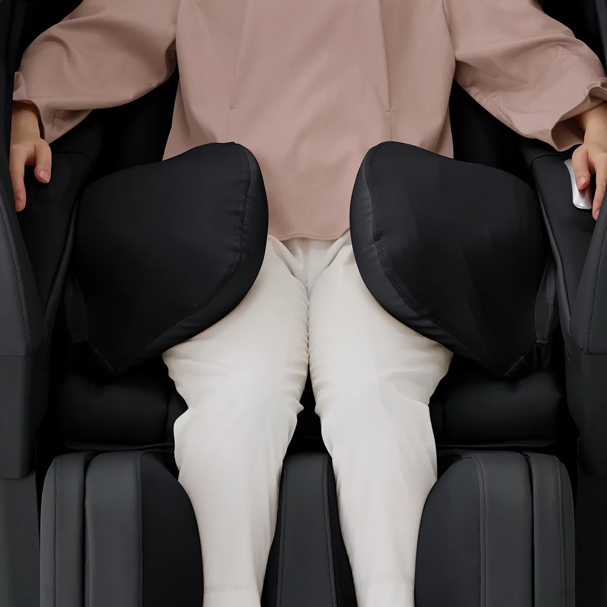 Panasonic MAN2 massage chair feature: BodyGrip™ Lower Body Air Cells.